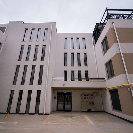 Apartel Black & White Navodari Exterior photo