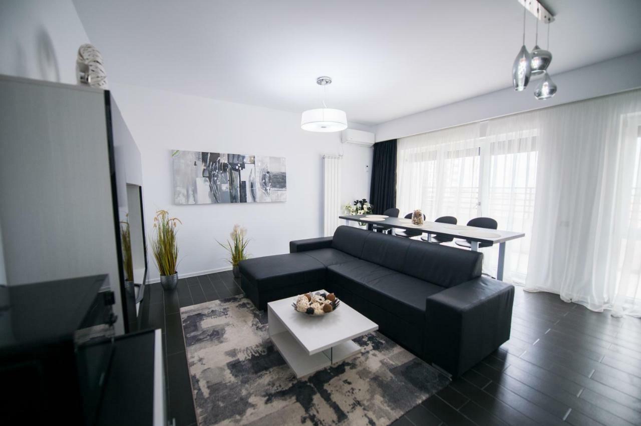 Apartel Black & White Navodari Exterior photo