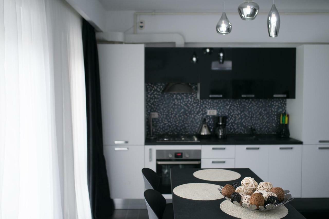 Apartel Black & White Navodari Exterior photo