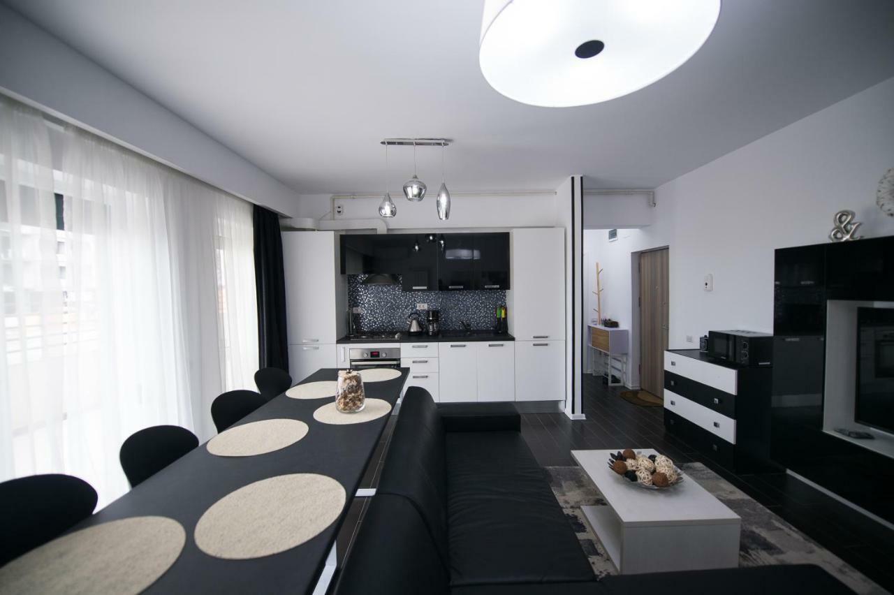 Apartel Black & White Navodari Exterior photo