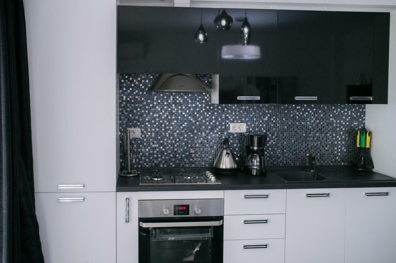 Apartel Black & White Navodari Exterior photo