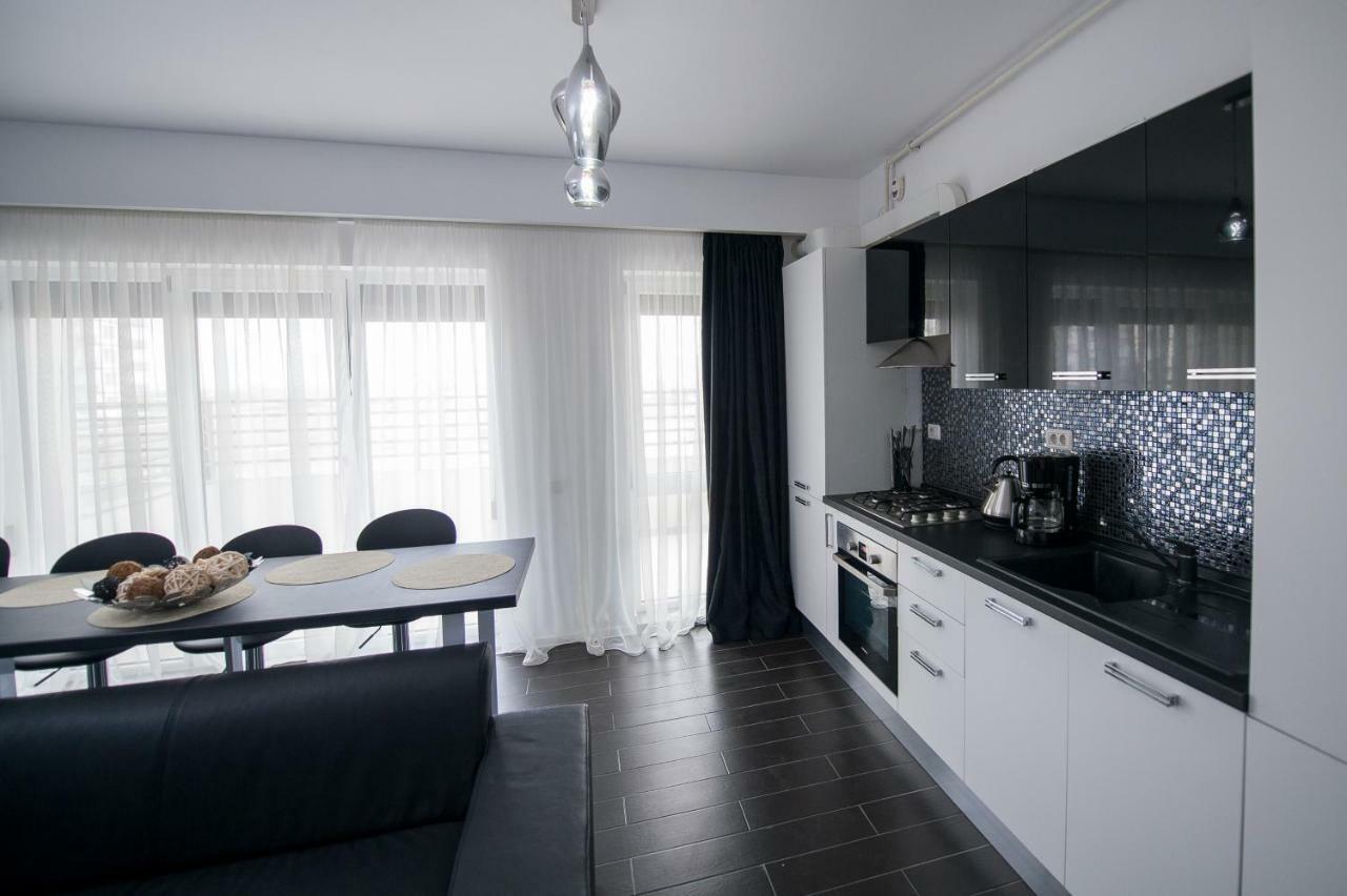 Apartel Black & White Navodari Exterior photo