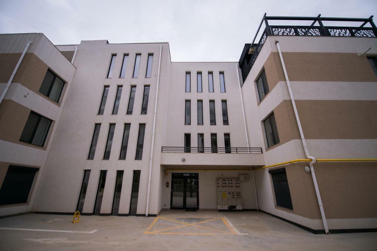Apartel Black & White Navodari Exterior photo